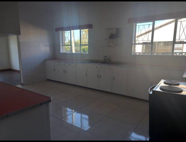 4 BEDROOM HOUSE RENTED IN MANGOLD PARK